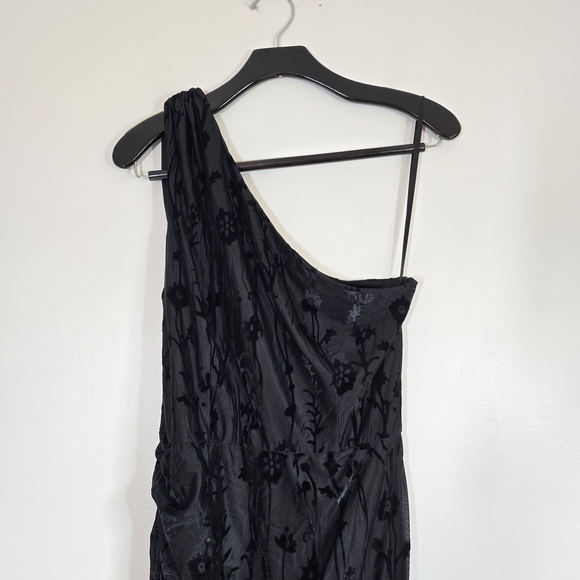 NWT Anthropologie Hutch One Shoulder Ruched Velvet Asymmetrical Dress Black - Picture 6 of 9